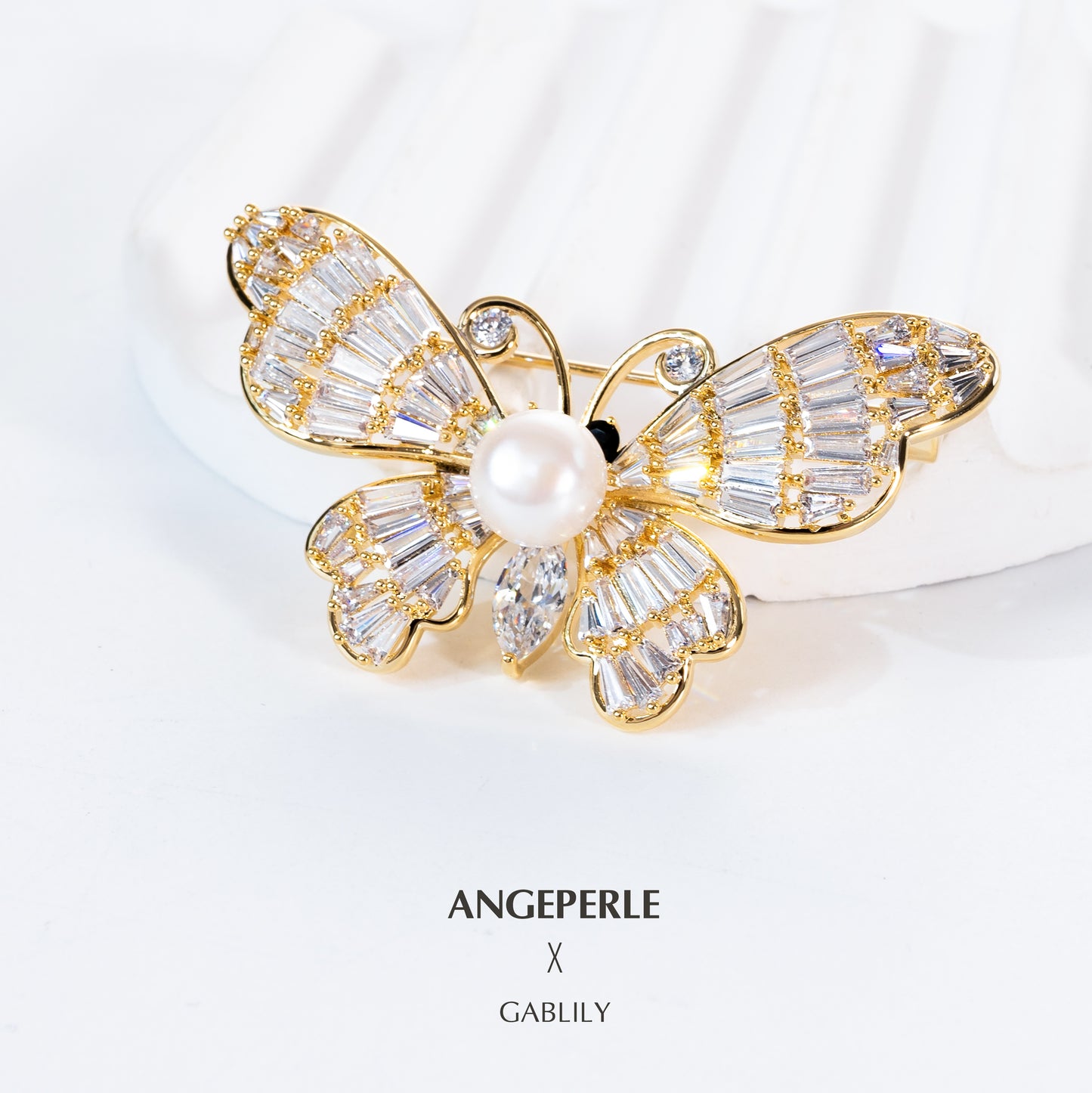 天使の涙 合金 淡水真珠 輝く蝶のブローチ TSXX212